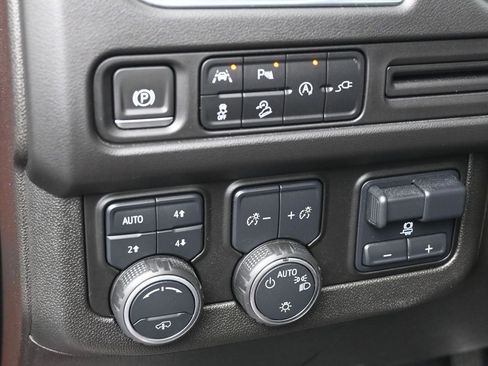 Used 2021 Chevrolet Tahoe Z71 w/ Z71 Off-Road Package image 14