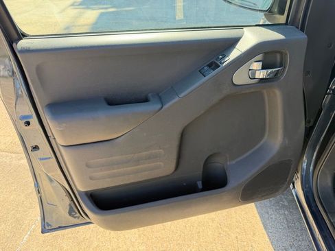 Used 2016 Nissan Frontier SV w/ SV Value Truck Package image 12