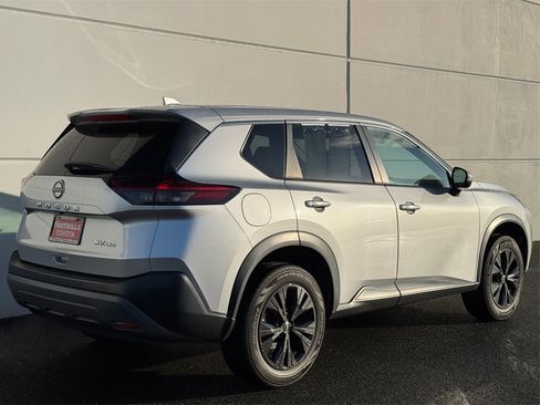 Used 2022 Nissan Rogue SV image 7