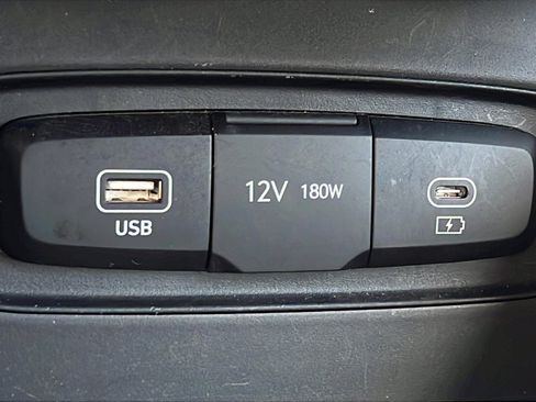 Used 2025 Hyundai Venue SEL FWD image 17