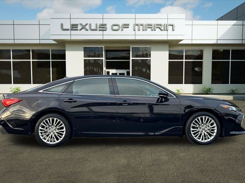 Used 2022 Toyota Avalon Limited image 7