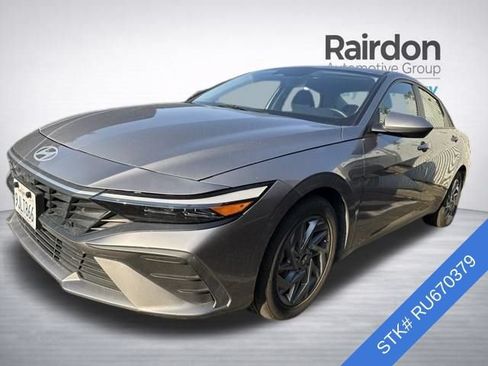 Used 2024 Hyundai Elantra SEL FWD image 3