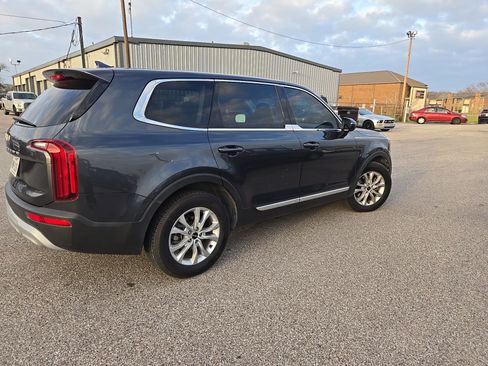 Used 2022 Kia Telluride LX image 11