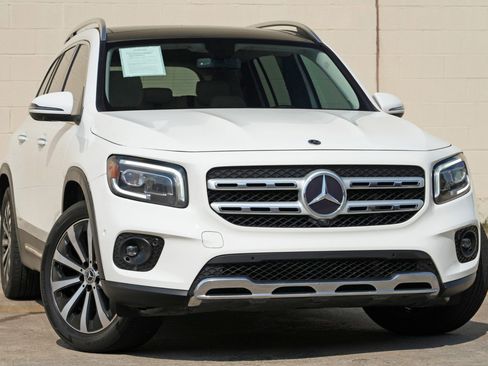 Used 2022 Mercedes-Benz GLB 250 w/ Premium Package Lite image 2