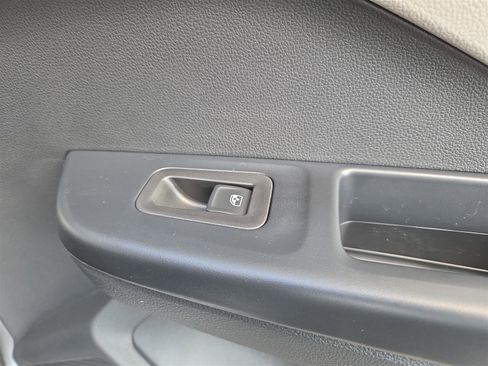 New 2025 Volkswagen Taos SE image 30