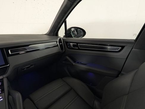 Used 2023 Porsche Cayenne GTS AWD/4WD image 23