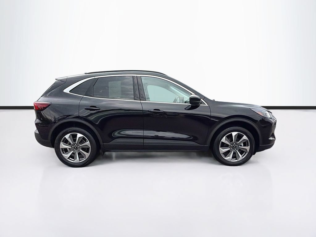 Used 2025 Ford Escape Platinum AWD/4WD image 4