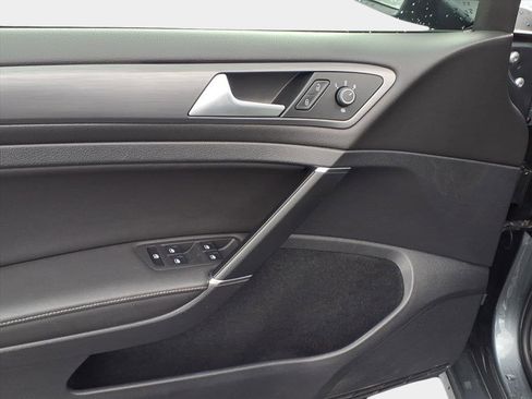 Used 2020 Volkswagen Golf 4-Door image 7