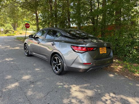 Used 2024 Nissan Sentra SV image 3