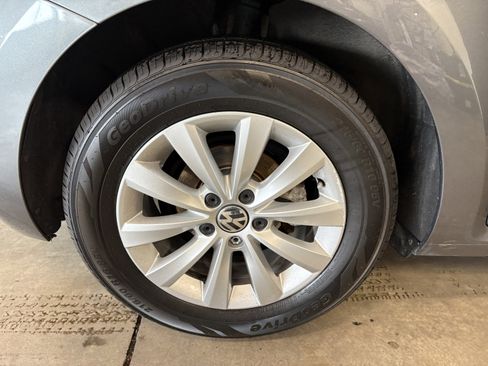 Used 2016 Volkswagen Beetle 1.8T FWD image 20