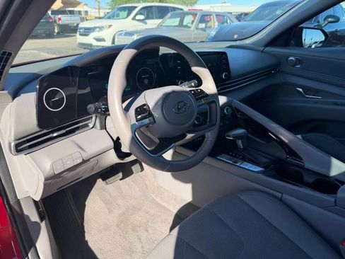 Used 2021 Hyundai Elantra SEL w/ Convenience Package FWD image 15