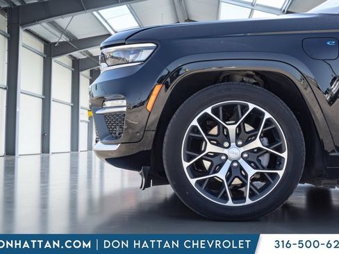 Used 2022 Jeep Grand Cherokee Summit AWD/4WD image 36