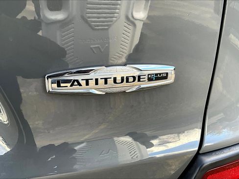 Used 2019 Jeep Cherokee Latitude Plus w/ Cold Weather Group image 15