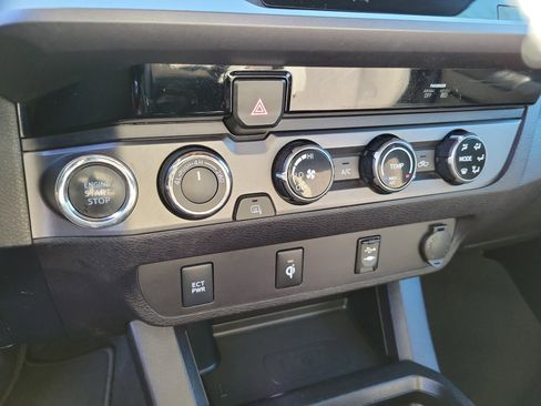 Used 2017 Toyota Tacoma TRD Off-Road w/ Tow Package image 24