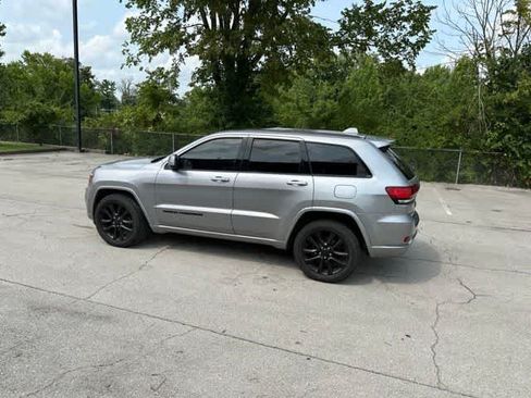 Certified 2020 Jeep Grand Cherokee Altitude AWD/4WD image 15