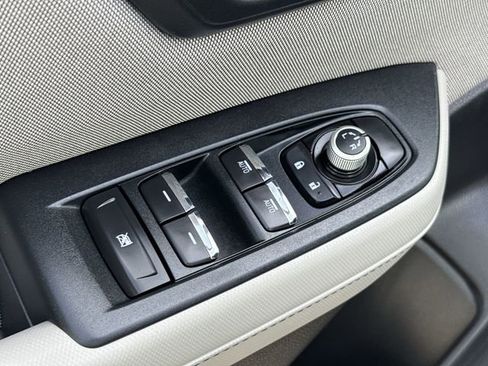 Used 2025 Subaru Forester Premium w/ Convenience Package #2 image 16