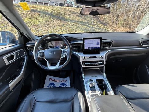 Used 2022 Ford Explorer XLT w/ Equipment Group 202A image 10