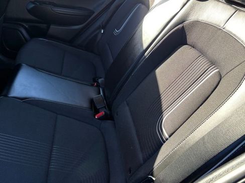 Used 2023 Hyundai Venue Limited image 10