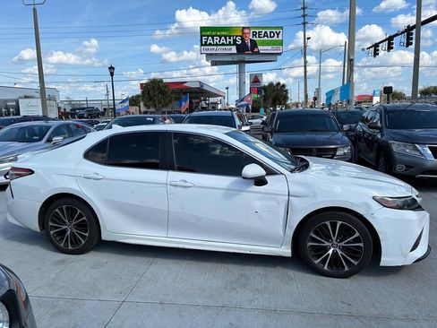 Used 2019 Toyota Camry SE image 5