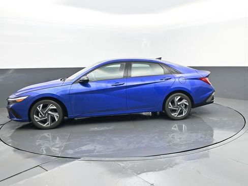 Used 2025 Hyundai Elantra SEL image 5