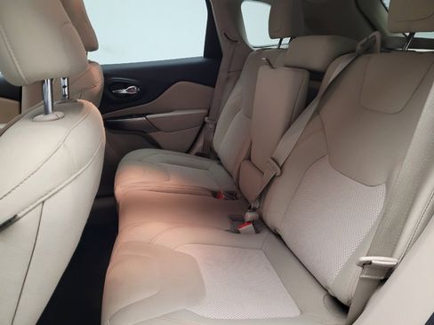 Used 2020 Jeep Cherokee Latitude image 18