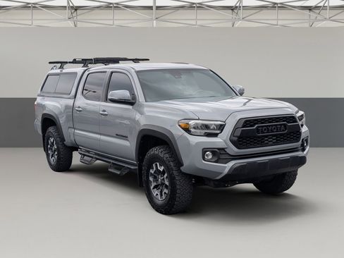 Used 2020 Toyota Tacoma TRD Off-Road image 2