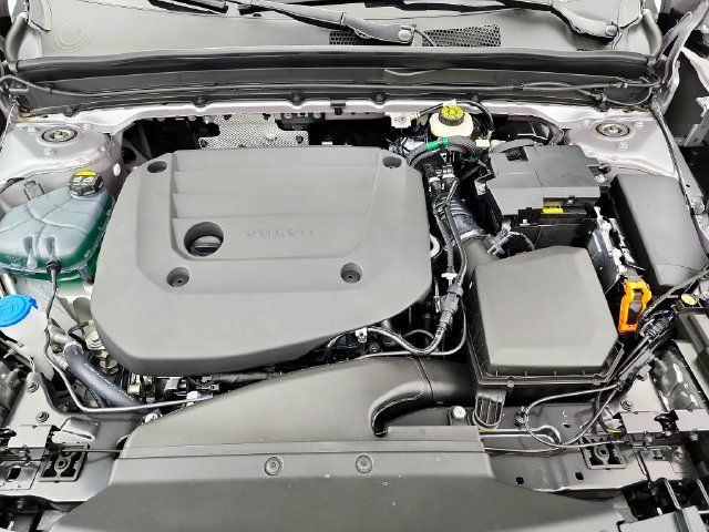 New 2026 Volvo XC40 B5 Plus w/ Climate Package AWD/4WD image 32