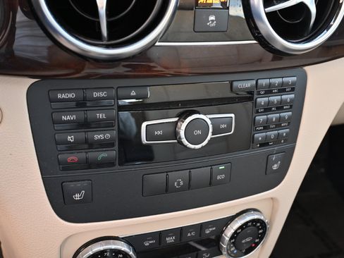 Used 2015 Mercedes-Benz GLK 350 2WD image 21