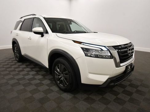 Used 2022 Nissan Pathfinder SV w/ SV Premium Package AWD/4WD image 10
