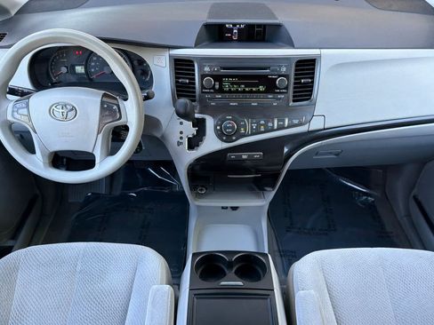 Used 2013 Toyota Sienna LE FWD image 3