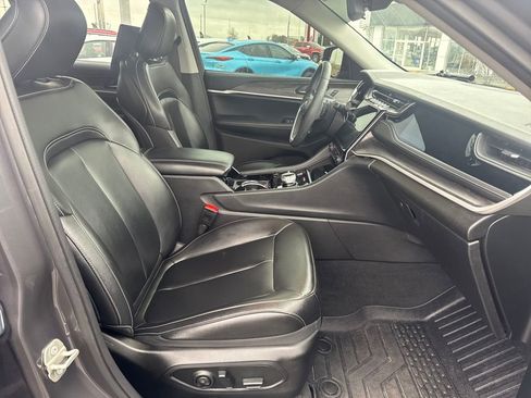 Used 2023 Jeep Grand Cherokee L Limited w/ Luxury Tech Group II image 13