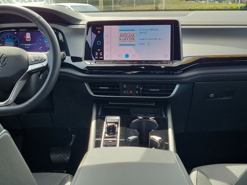 Used 2024 Volkswagen Atlas Cross Sport SE image 16