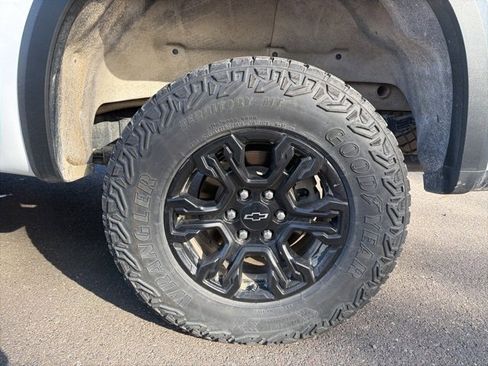 Used 2024 Chevrolet Silverado 1500 ZR2 w/ Technology Package image 9