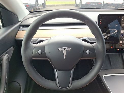 Used 2022 Tesla Model Y Long Range AWD/4WD image 20