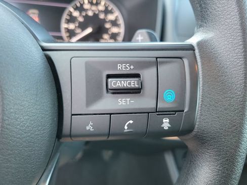 Used 2024 Nissan Rogue SV AWD/4WD image 29