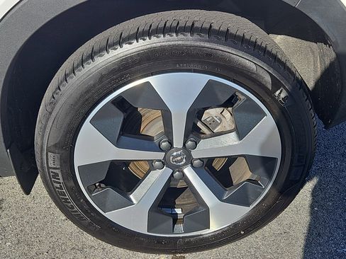 Used 2025 Volvo XC40 B5 Plus w/ Protection Package Premier image 30