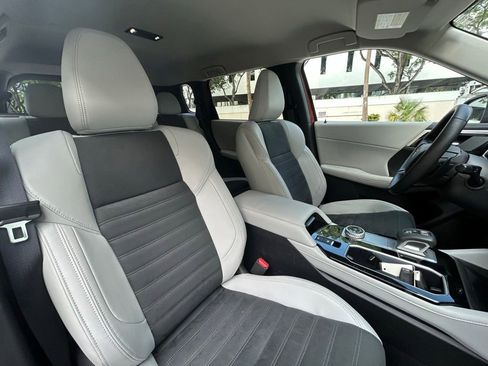 Used 2025 Mitsubishi Outlander SE FWD image 34