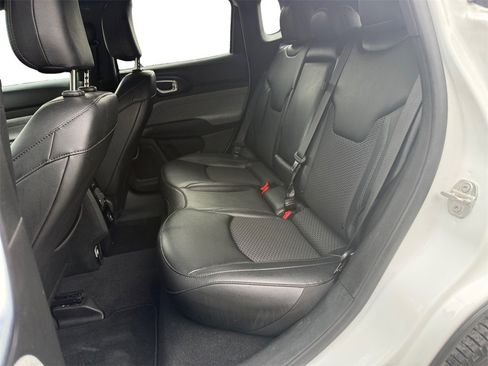 Certified 2024 Jeep Compass Latitude image 13