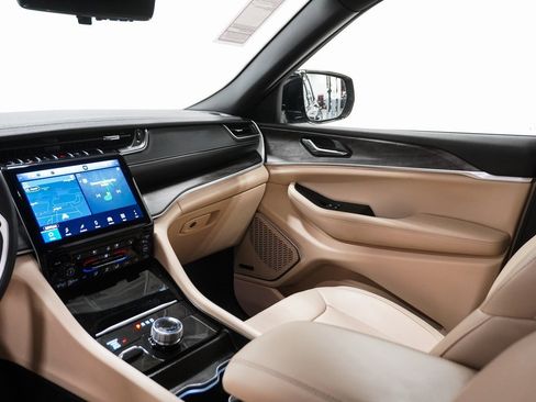 Certified 2024 Jeep Grand Cherokee Limited w/ Luxury Tech Group II image 18