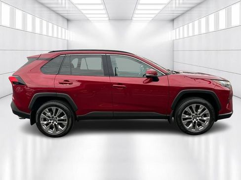 Used 2023 Toyota RAV4 XLE Premium image 4