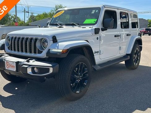 Used 2025 Jeep Wrangler Unlimited Sahara AWD/4WD image 3