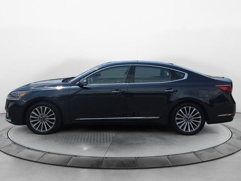 Used 2017 Kia Cadenza Premium w/ Luxury Package FWD image 2