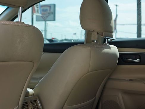 Used 2017 Nissan Altima 2.5 SV w/ Convenience Package image 9