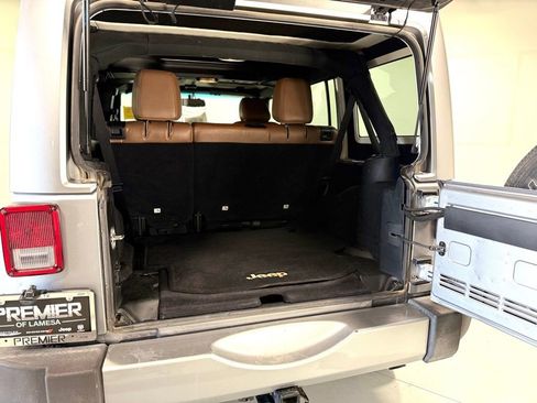 Used 2017 Jeep Wrangler Unlimited Sahara w/ Connectivity Group image 7