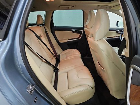 Used 2017 Volvo XC60 T5 Inscription w/ Advanced Package image 12