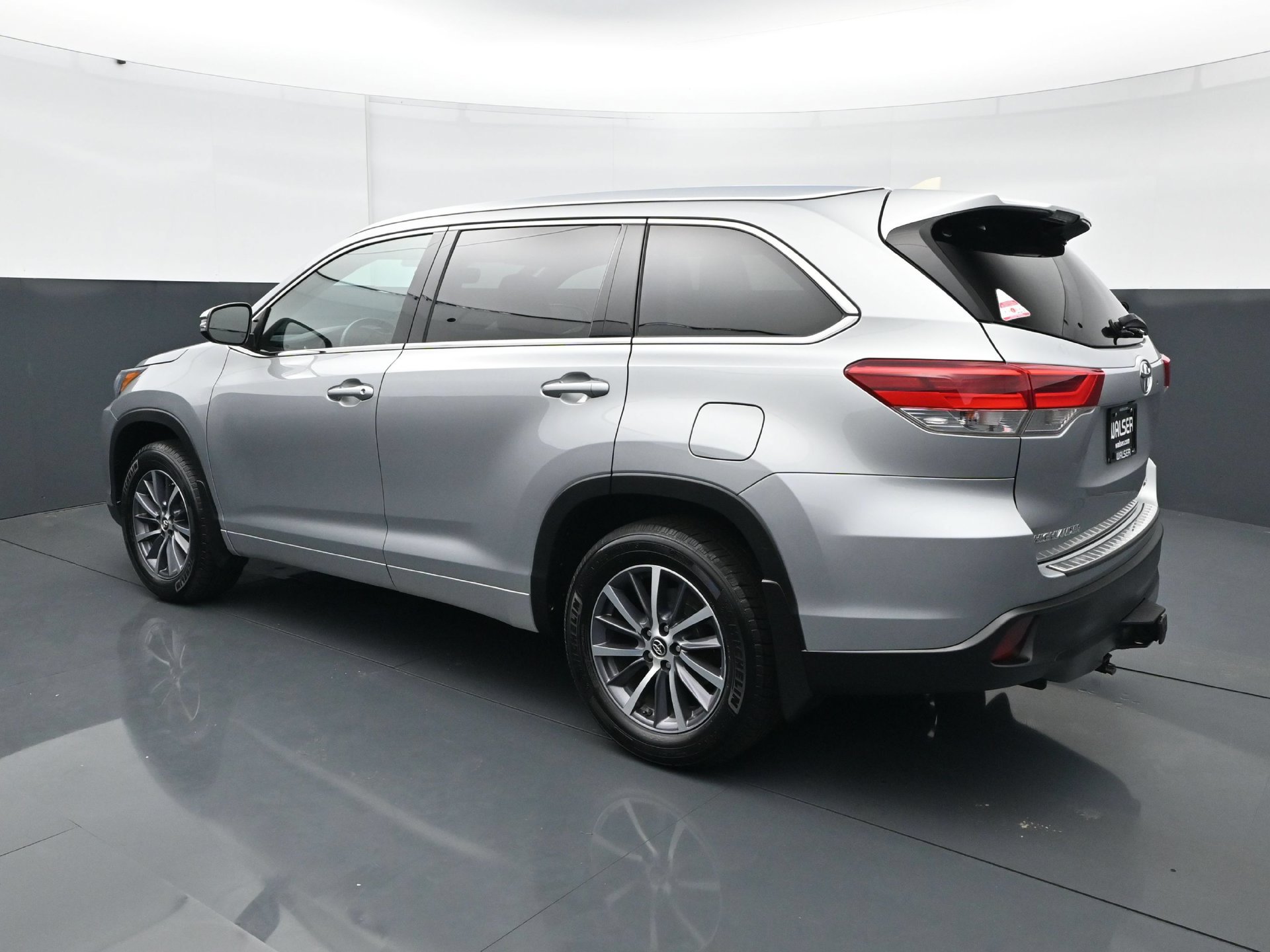 Used 2018 Toyota Highlander XLE AWD/4WD image 4