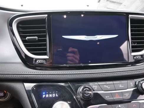 Used 2024 Chrysler Pacifica Limited FWD image 34