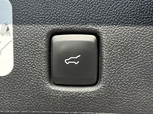 Certified 2020 Ford Escape Titanium image 9