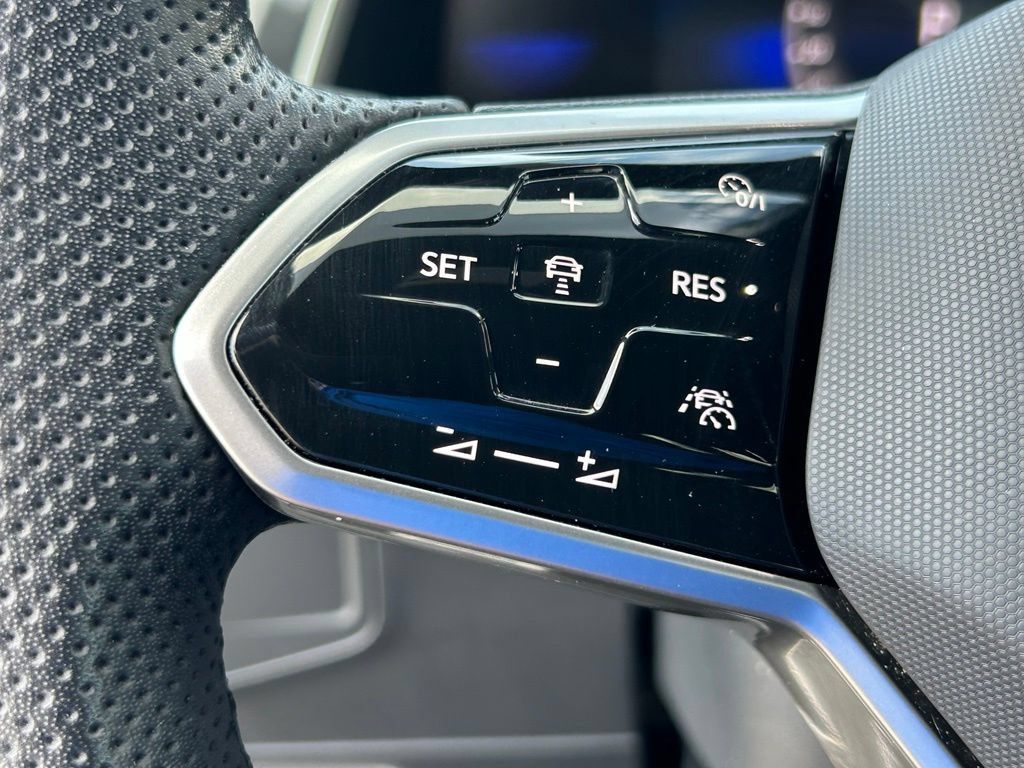 Certified 2023 Volkswagen Tiguan SE R-Line FWD image 20