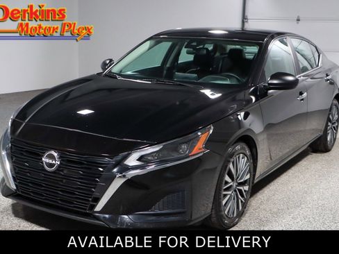 Used 2024 Nissan Altima 2.5 SV image 1